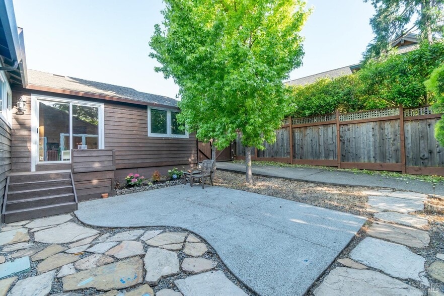 8 Circle Rd, San Rafael, CA à vendre - Photo du bâtiment - Image 3 de 15