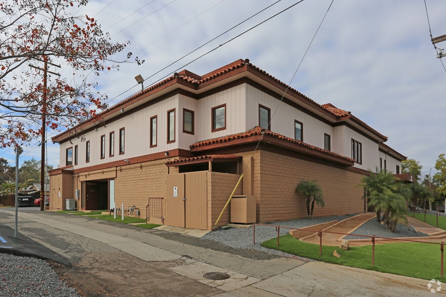 255 N Elm St, Escondido, CA à vendre - Photo du bâtiment - Image 3 de 13