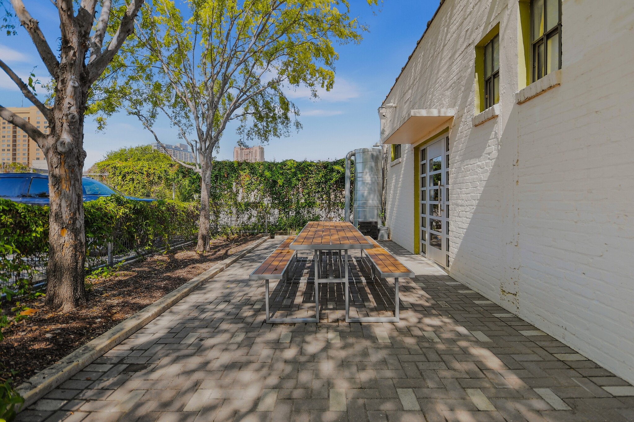 1320 E Houston St, San Antonio, TX for lease Interior Photo- Image 1 of 27