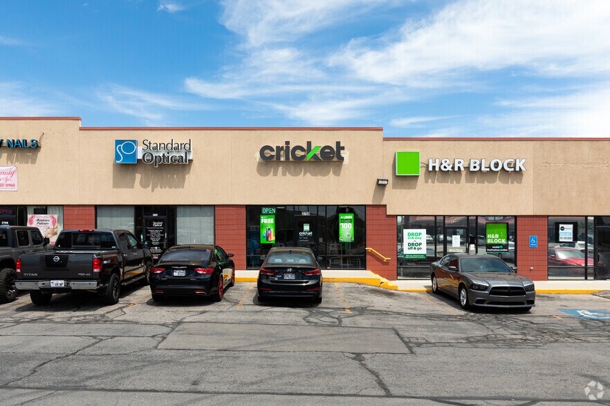 3734-3762 W 5400 S, Kearns, UT à louer - Photo du bâtiment - Image 3 de 5