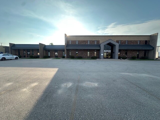 2065 American Dr, Neenah, WI for lease - Building Photo - Image 2 of 6