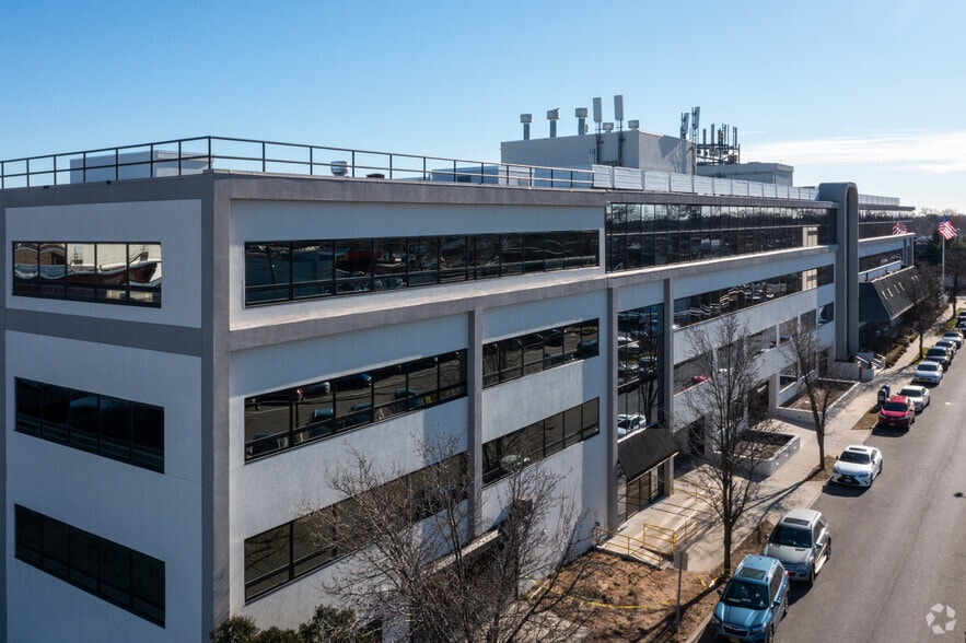 1025 Old Country Rd, Westbury, NY for lease - Building Photo - Image 2 of 4