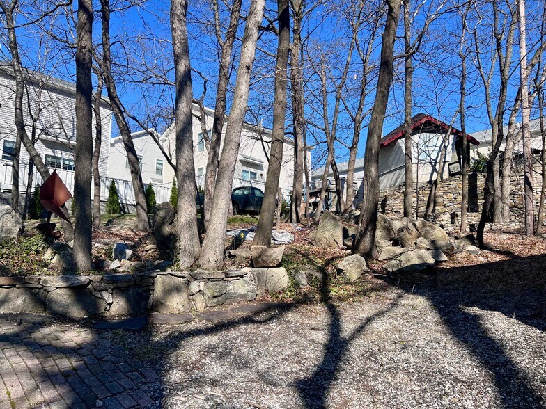 18 Highland Rd, Stamford, CT à vendre - Photo du bâtiment - Image 2 de 11