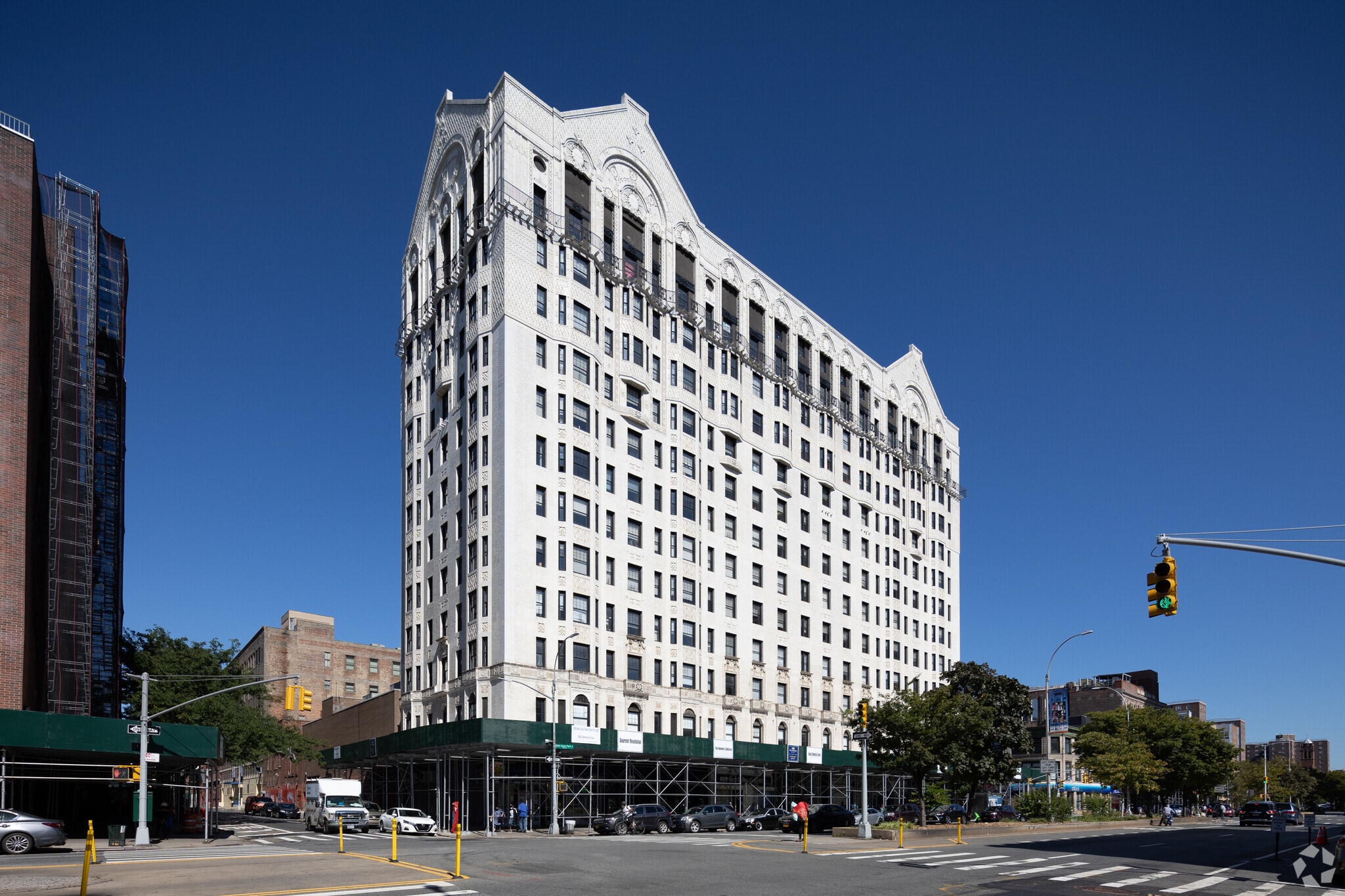 2090 Seventh Ave, New York, NY for lease Building Photo- Image 1 of 4
