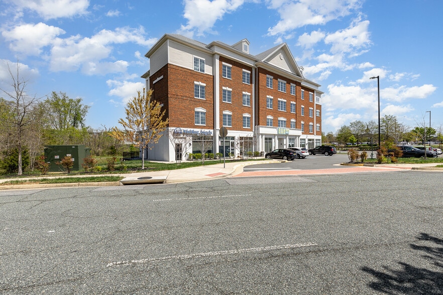 2200 Carl D Silver Pkwy, Fredericksburg, VA for lease - Building Photo - Image 3 of 32