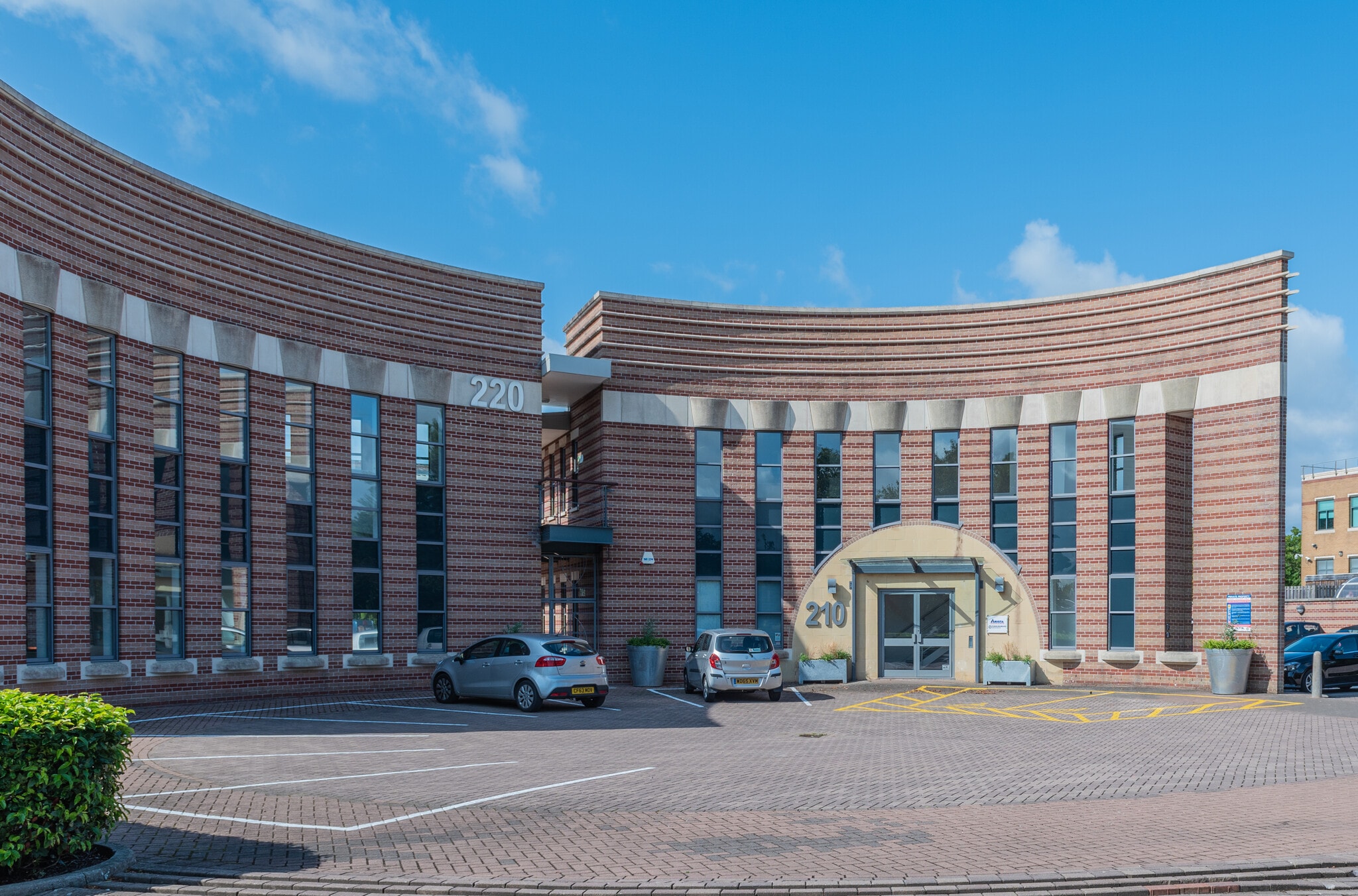 200-240 Park Ave, Almondsbury for lease Building Photo- Image 1 of 3