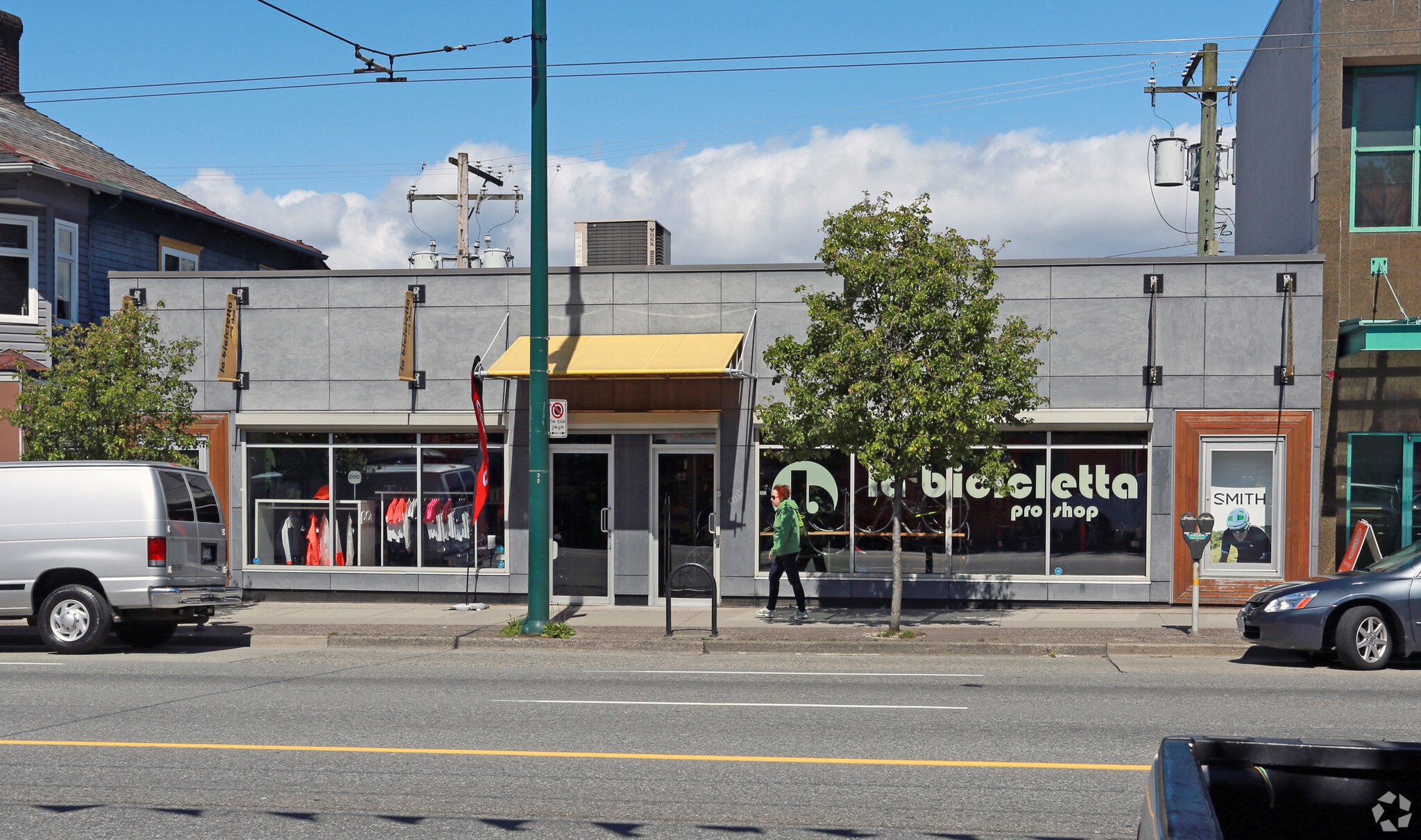 233 W Broadway, Vancouver, BC à louer Photo principale- Image 1 de 4