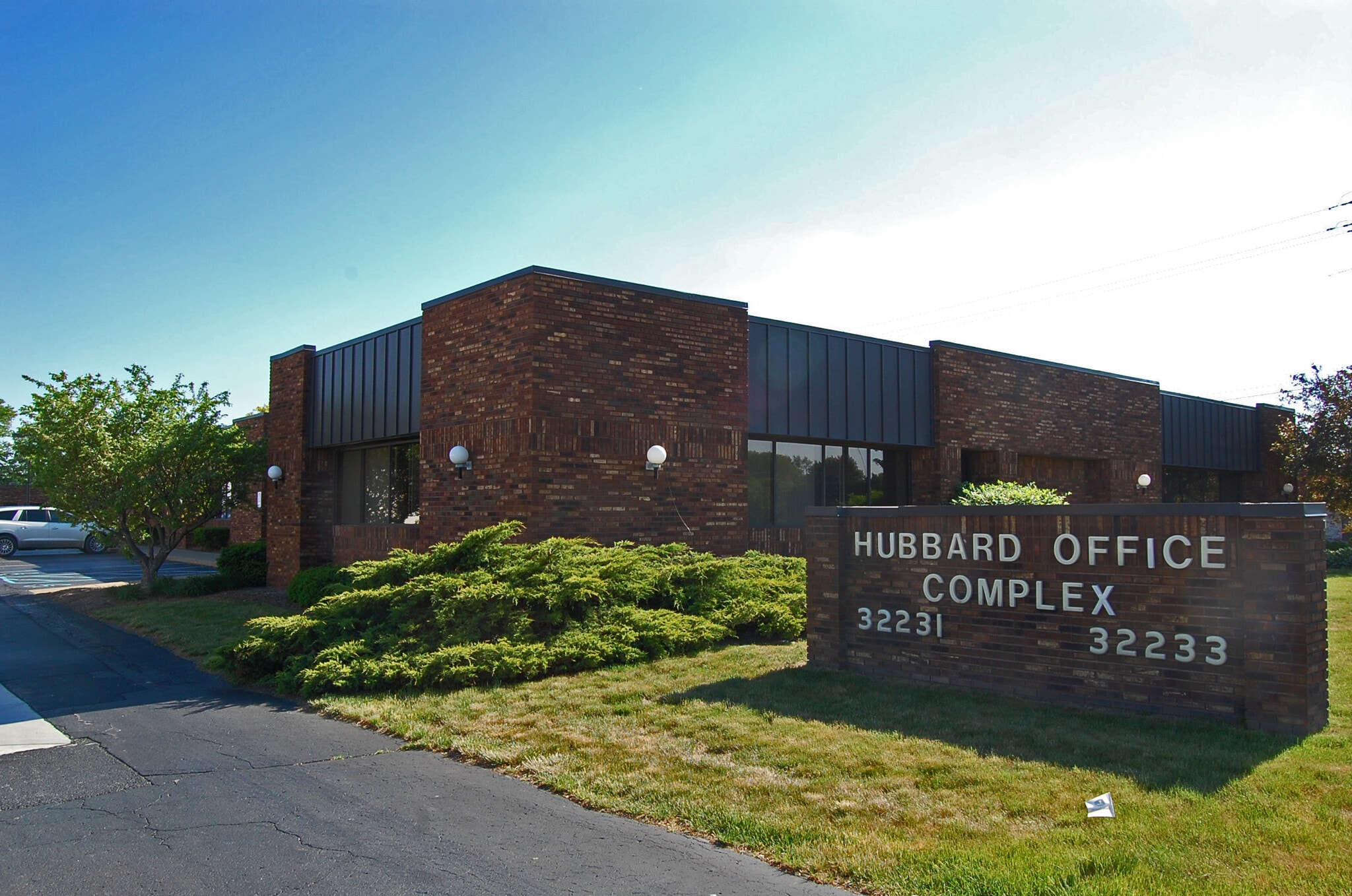 32231 Schoolcraft Rd, Livonia, MI for lease Building Photo- Image 1 of 6