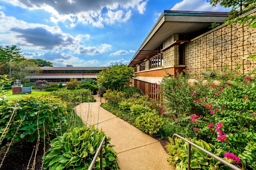 345 Marshall Ave, Webster Groves, MO à louer - Photo du bâtiment - Image 2 de 20