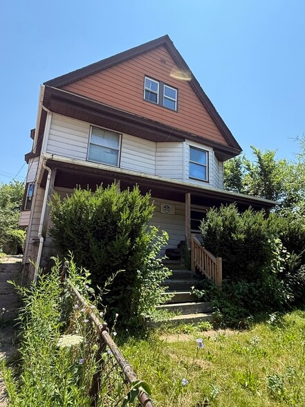 Value -Add 17 units with 24% Cap rate portfolio of 3 properties for sale on LoopNet.ca - Building Photo - Image 2 of 17