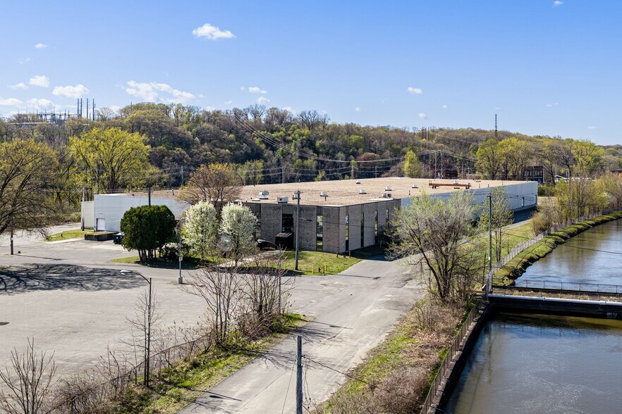 111 Mosher St, Holyoke, MA à louer - Photo du bâtiment - Image 2 de 20