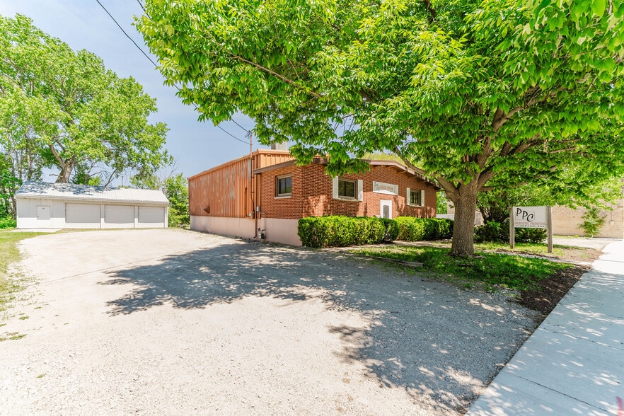 526 W 11th Ave, Oshkosh, WI à vendre - Photo du bâtiment - Image 2 de 25