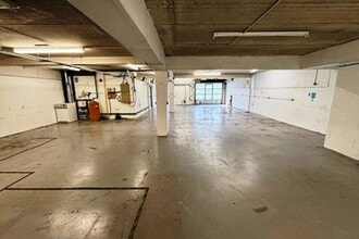 Grafton Way, Basingstoke for lease Interior Photo- Image 2 of 5