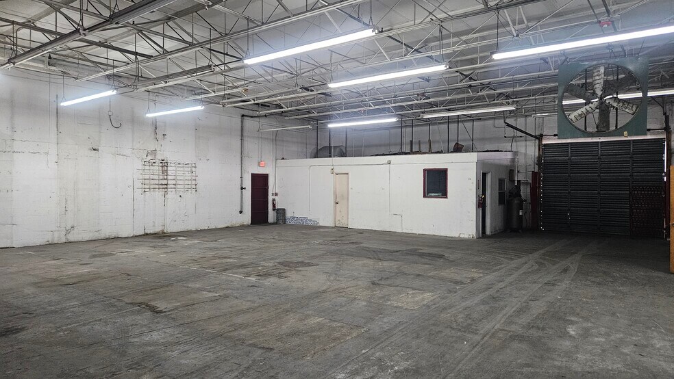 1080-1090 E 14th St, Hialeah, FL à louer - Photo du bâtiment - Image 2 de 12