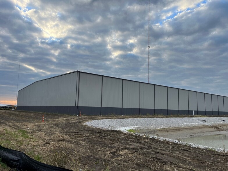 4250 Corduroy, Oregon, OH for lease - Building Photo - Image 2 of 5