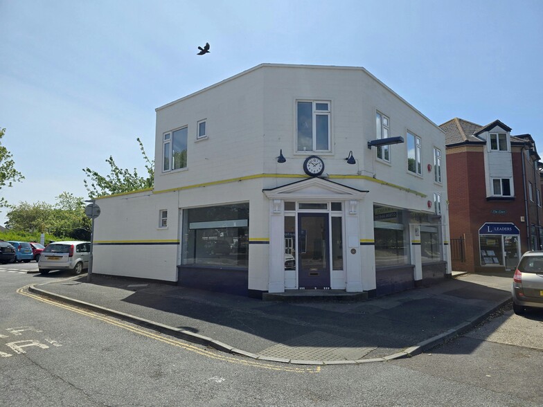 23-25 Old Milton Rd, New Milton for lease - Building Photo - Image 1 of 8