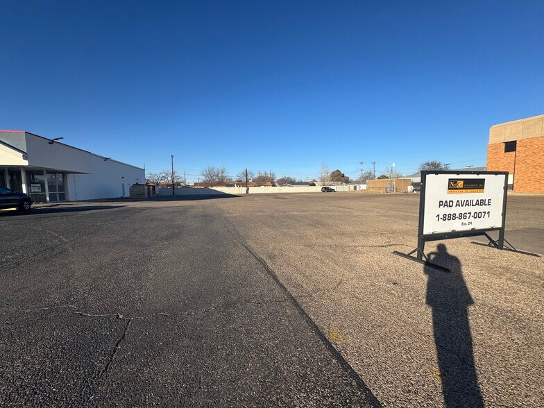 4426 34th St, Lubbock, TX à louer - Photo du bâtiment - Image 2 de 4