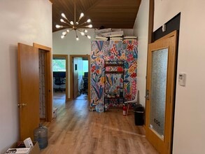 20307 Viking Ave NW, Poulsbo, WA for lease Interior Photo- Image 2 of 14