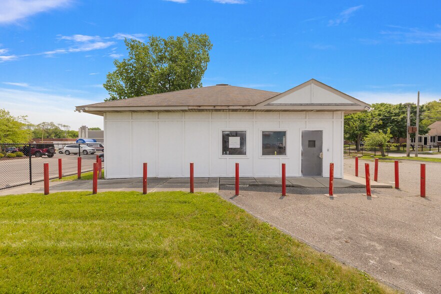 11600 Kelly Rd, Detroit, MI à vendre - Photo du bâtiment - Image 3 de 12