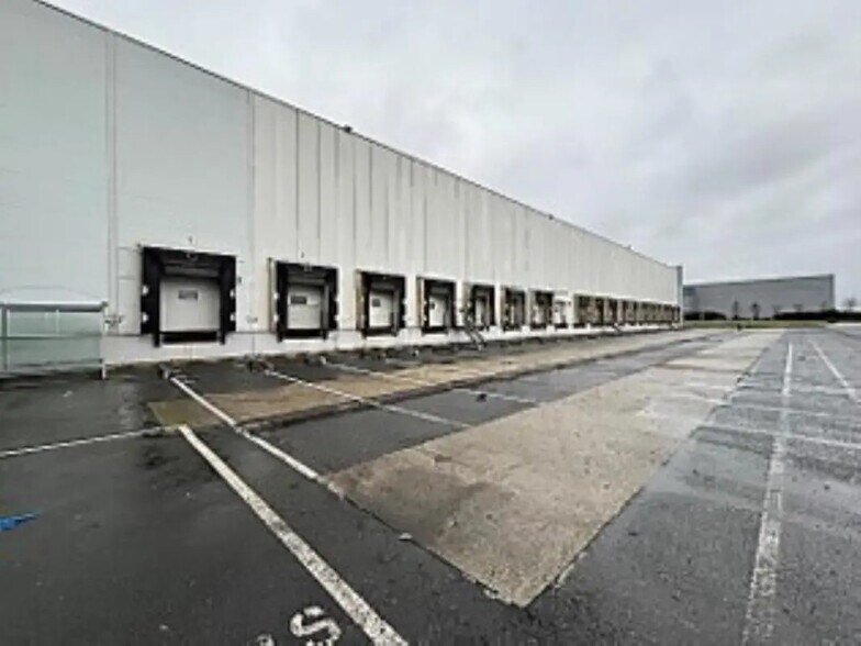 Industriel dans Saint-Ouen-l'Aumône à louer - Photo du bâtiment - Image 3 de 11