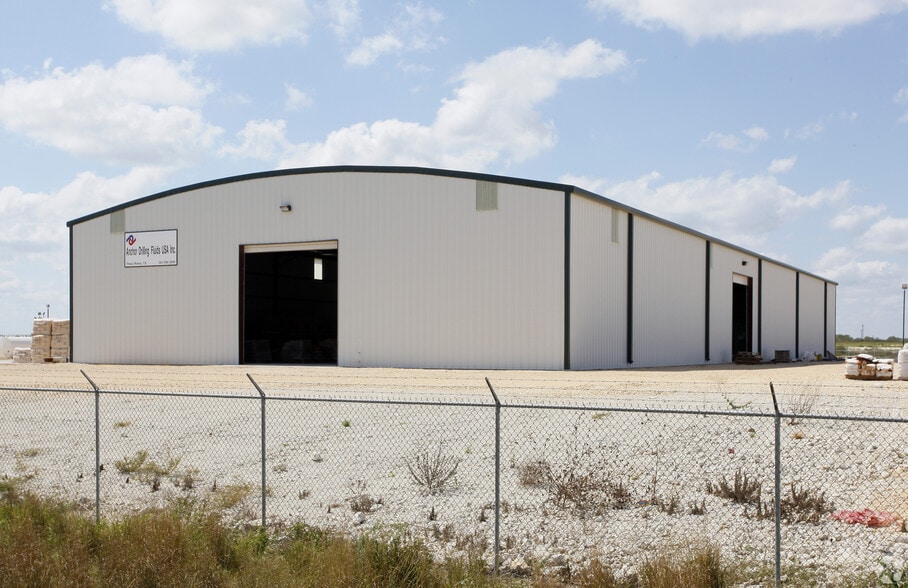 3077 S Highway 37 Access, Three Rivers, TX for sale - Building Photo - Image 2 of 4