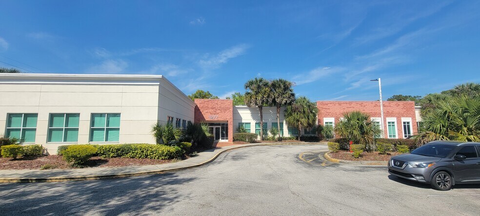 1277 N Semoran Blvd, Orlando, FL à louer - Photo du bâtiment - Image 3 de 8