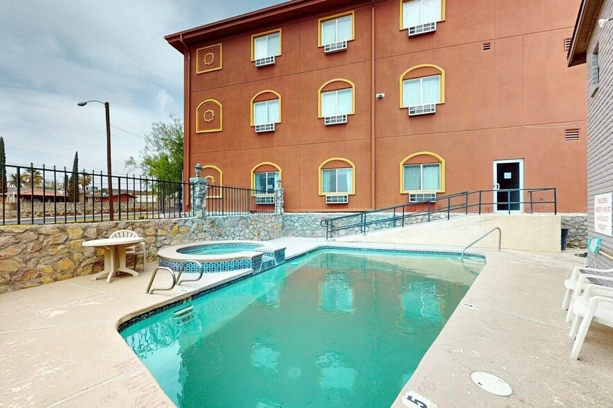 Hospitality Value Add, I-10, $41,300/key portfolio of 2 properties for sale on LoopNet.ca - Building Photo - Image 3 of 14