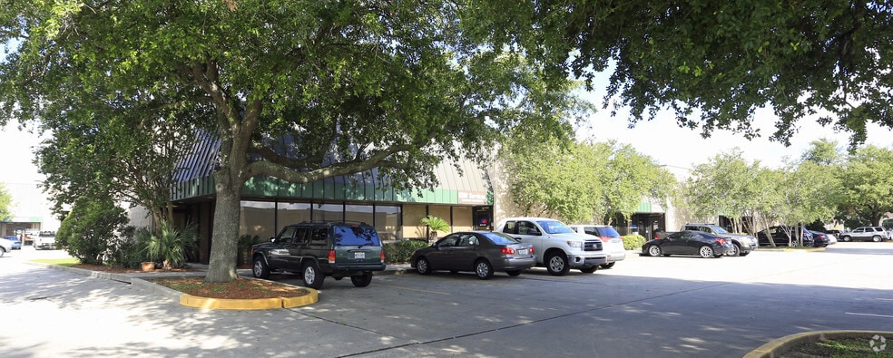 660 Distributors Row, New Orleans, LA for lease - Primary Photo - Image 1 of 3