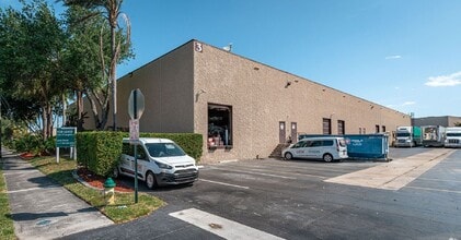 500-520 SW 12th Ave, Deerfield Beach, FL for lease Building Photo- Image 2 of 6