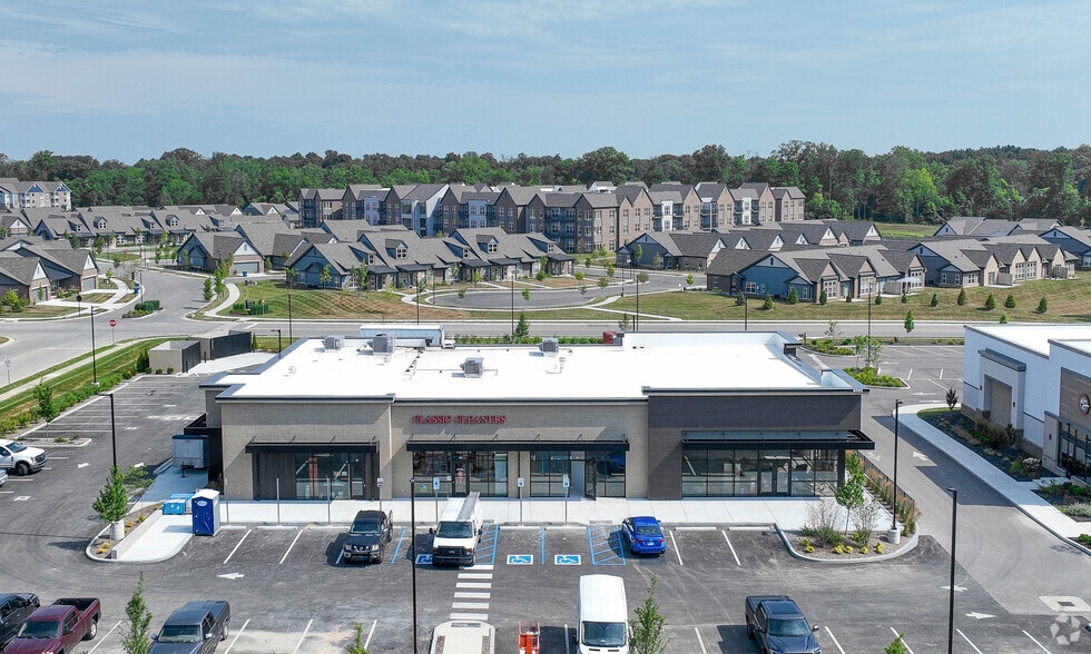 6165 Promenade Shops Blvd, Noblesville, IN for lease - Building Photo - Image 3 of 5