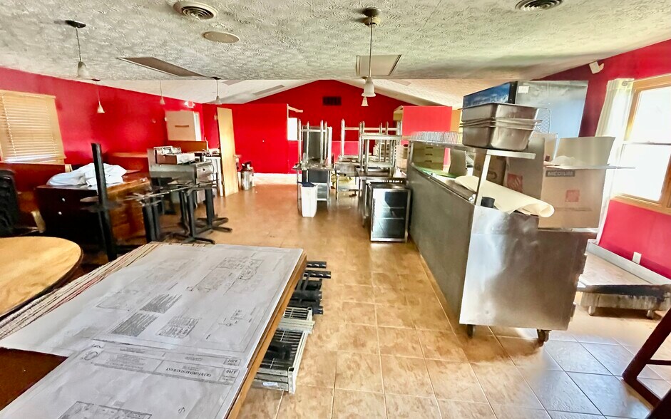 211 N Walnut St, Crawfordsville, IN à vendre - Photo du bâtiment - Image 2 de 8