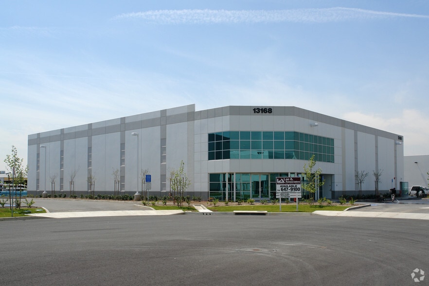 13168 Sandoval St, Santa Fe Springs, CA à vendre - Photo du bâtiment - Image 2 de 6