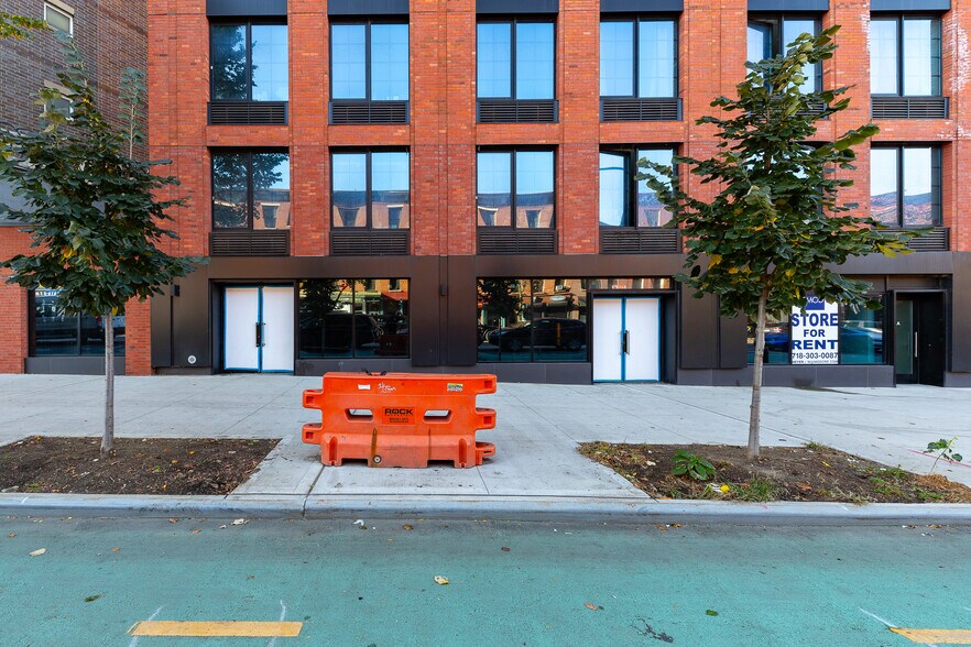 40 Bruckner Blvd, Bronx, NY à louer - Photo du bâtiment - Image 3 de 44