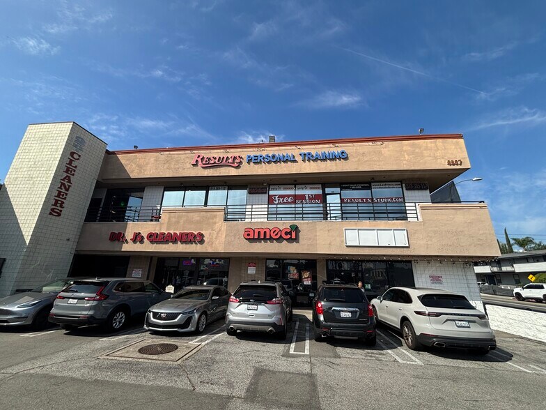 4367 Woodman Ave, Sherman Oaks, CA à louer - Photo du bâtiment - Image 3 de 21