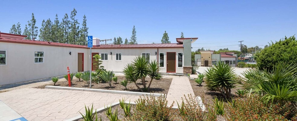 1911 Sunset Dr -, Escondido, CA for lease - Building Photo - Image 2 of 6