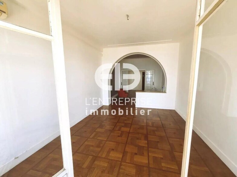 Office in Nice for lease - Building Photo - Image 2 of 10