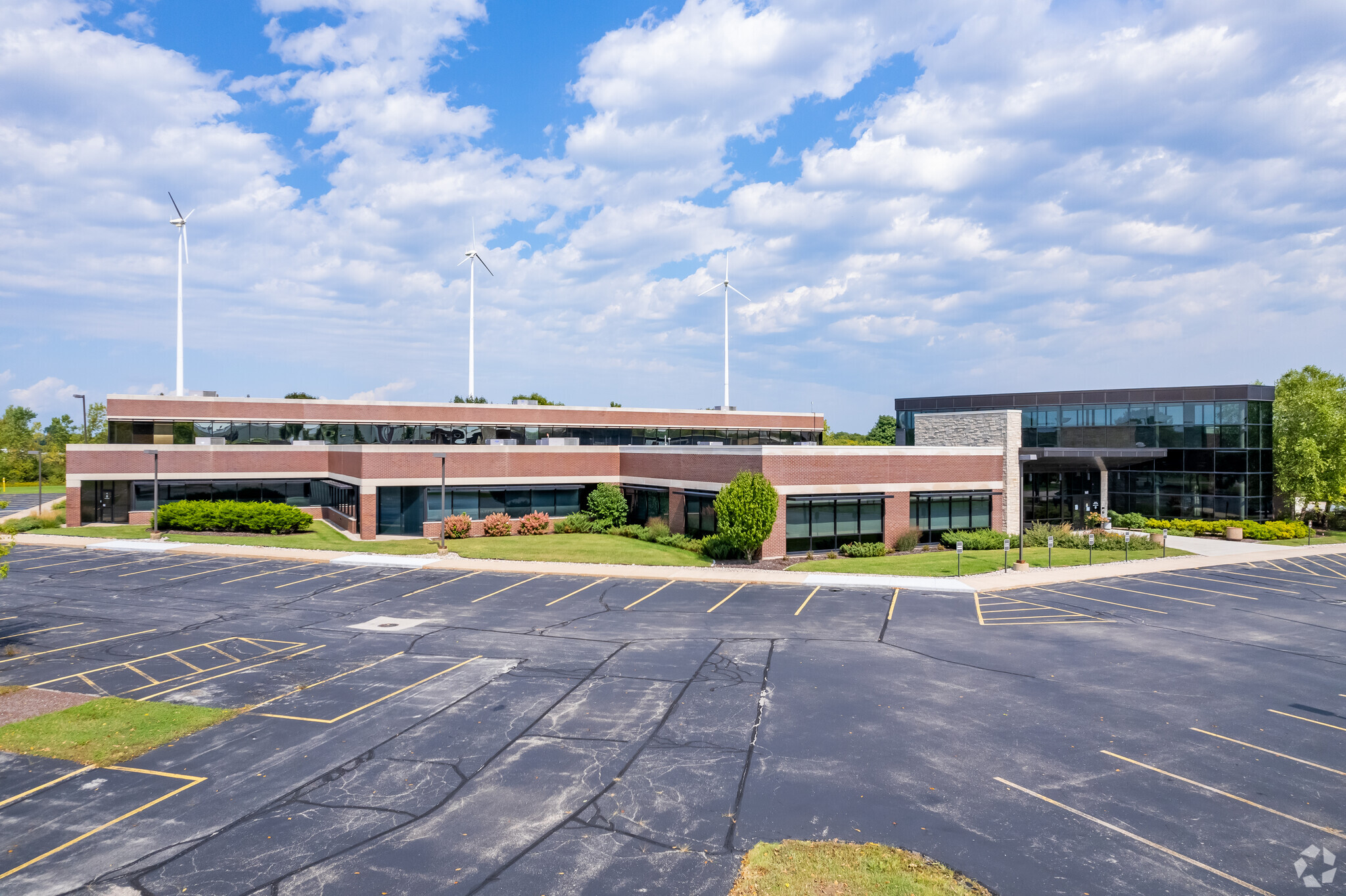 1451 McMahon Dr, Neenah, WI for sale Building Photo- Image 1 of 32