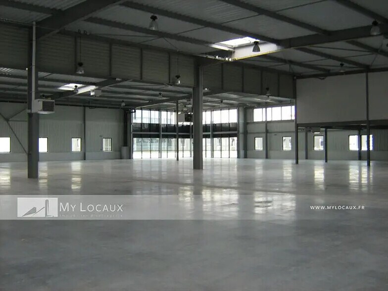 Industrial in La Courneuve for lease - Interior Photo - Image 2 of 10