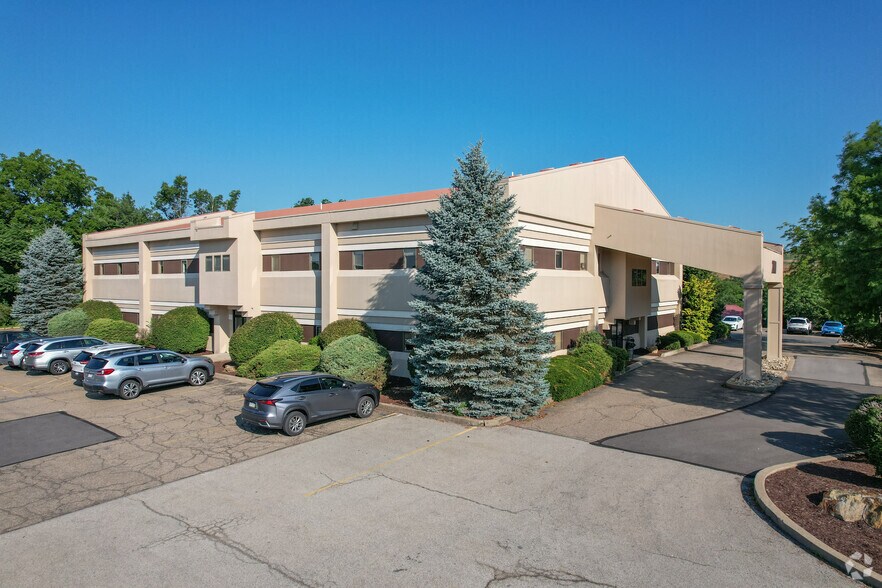 2001 Waterdam Plaza Dr, Mcmurray, PA for lease - Building Photo - Image 1 of 7