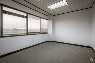 9660 Hillcroft Ave, Houston, TX for lease Interior Photo- Image 2 of 2