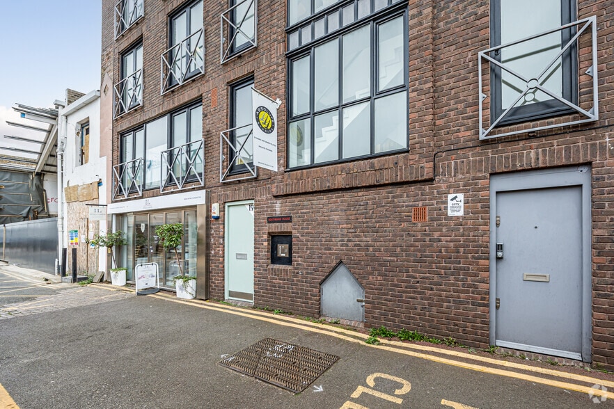 19 Heathmans Rd, Londres à louer - Photo du bâtiment - Image 3 de 6