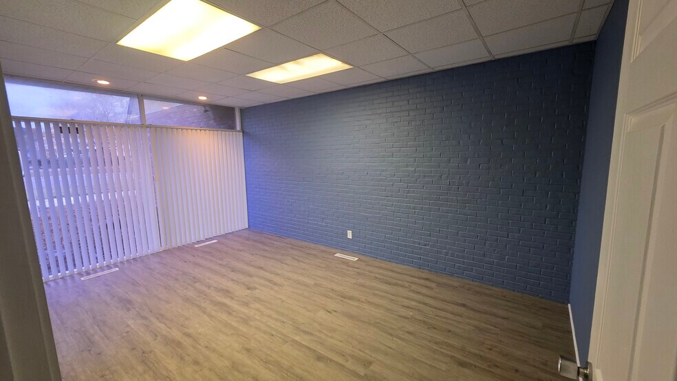 243 Southbound Gratiot Ave, Mount Clemens, MI à vendre - Photo du bâtiment - Image 2 de 7