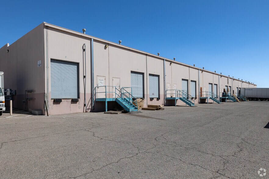 820 Hawkins Blvd, El Paso, TX à louer - Photo du bâtiment - Image 2 de 2