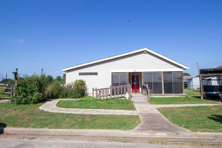 815 4th St, Hempstead, TX à vendre - Photo principale - Image 1 de 1