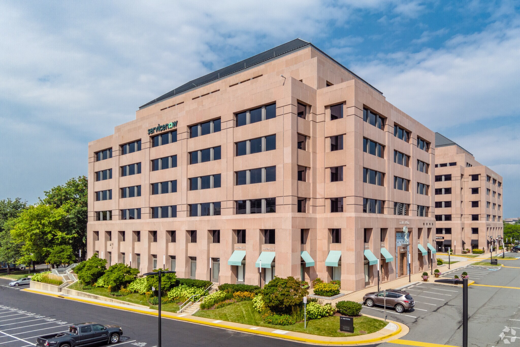 8045 Leesburg Pike, Vienna, VA à louer Photo du bâtiment- Image 1 de 12
