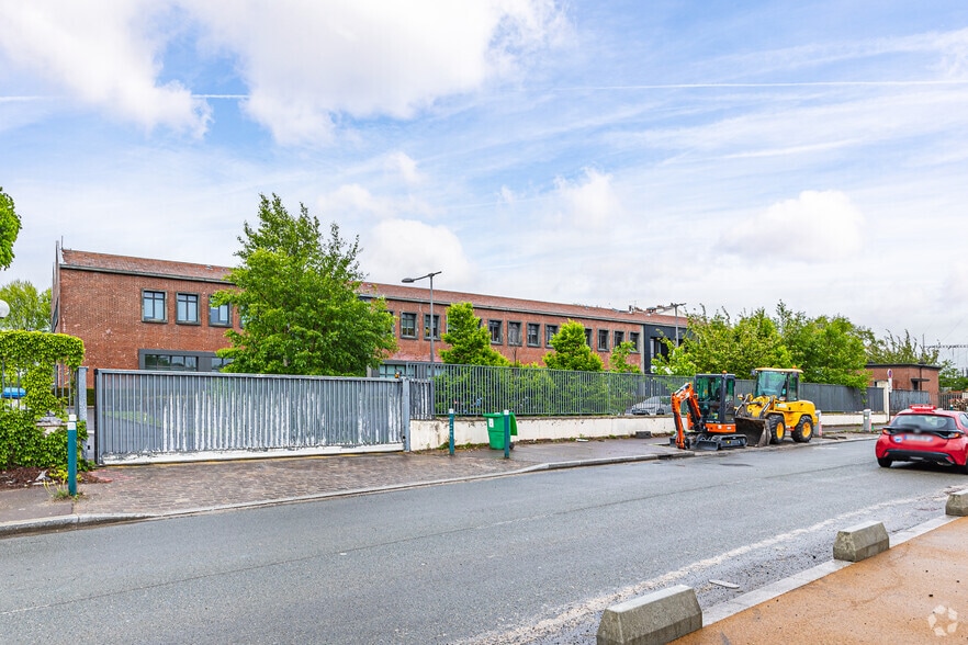 Flex in Gennevilliers for lease - Building Photo - Image 2 of 2