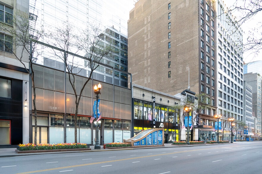 10 S State St, Chicago, IL for lease - Building Photo - Image 2 of 15