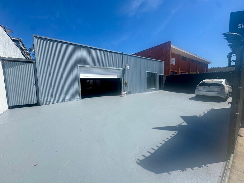 3121 W Jefferson Blvd, Los Angeles, CA à louer - Photo du bâtiment - Image 2 de 14