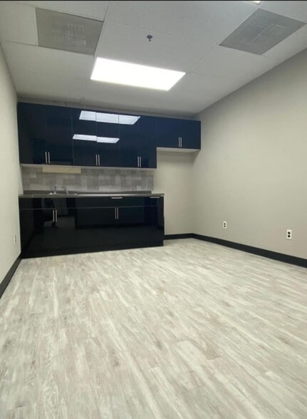 48 Industrial St W, Clifton, NJ for lease - Building Photo - Image 3 of 4