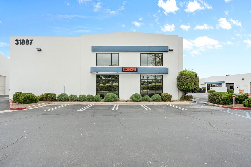 31887 Corydon Rd, Lake Elsinore, CA à vendre - Photo du bâtiment - Image 1 de 25